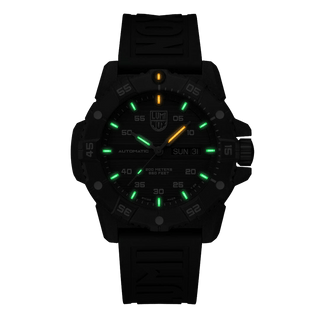 Master Carbon Seal Automatic, 45 mm, Militäruhr - 3877, Nachtansicht mit grünen und orangenen Leuchtröhren