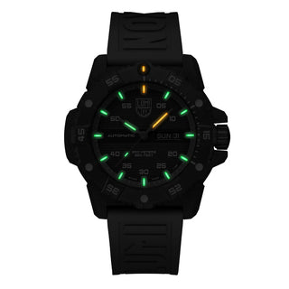 Master Carbon Seal Automatic, 45 mm, Militäruhr - 3862, Nachtansicht mit grünen und orangenen Leuchtröhren