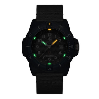 #tide ECO, 46 mm, Nachhaltige Outdoor Uhr - 8902.ECO, Nachtansicht mit grünen und orangenen Leuchtröhren