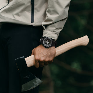 RECON Nav Spec, 46 mm, Outdoor Abenteuer Uhr - 8837.SET, Person mit Armbanduhr am Handgelenk