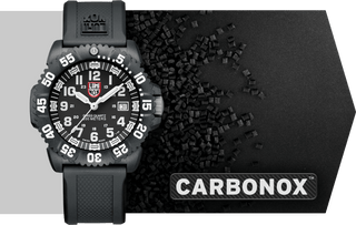 Die Luminox Master Carbon Seal Uhr ist aus einem patentierten Material namens CARBONOX gefertigt.