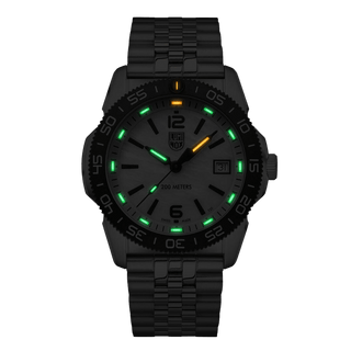 Pacific Diver, 39 mm, Taucheruhr, 3126M, Nachtansicht mit grünen und orangenen Leuchtröhren