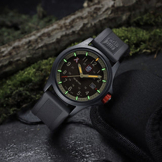 Bear Grylls Survival Land, 43 mm, Outdoor Abenteuer Uhr - 3716	, UV Shot mit grünen und orangenen Leuchtröhren