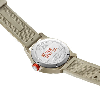 Bear Grylls Survival Land, 43 mm, Outdoor Abenteuer Uhr - 3717	, Gehäuseboden