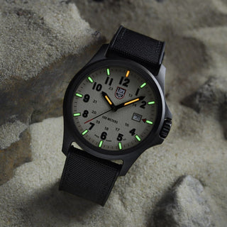 Atacama Field, 43 mm, Abenteuer Uhr - 1971.SET	UV Shot mit grünen und orangenen Leuchtröhren