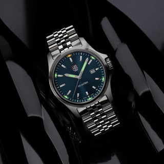 43 mm, Sport Uhr - 2523	,UV Shot mit grünen und orangenen Leuchtröhren