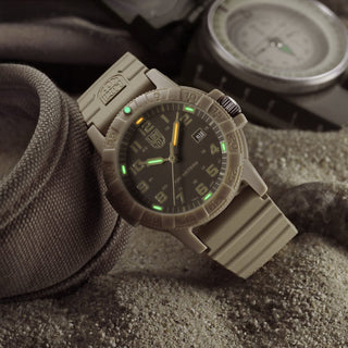 Leatherback SEA Turtle, 44 mm, Outdoor Uhr - 0326	, UV Shot mit grünen und orangenen Leuchtröhren