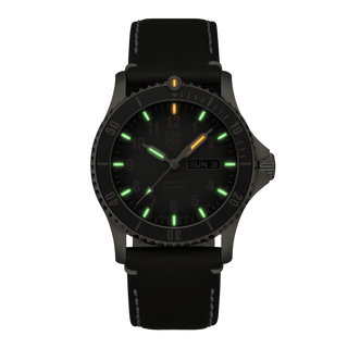 Automatic Sport Timer Bronze, 42 mm, Sport Uhr - 0936.SET, Nachtansicht mit grünen und orangenen Leuchtröhren