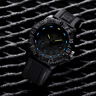 Navy SEAL, 44 mm, Militäruhr / Taucheruhr - 3051.GO.NSF, UV Shot blaue und gelbe Leuchtröhren