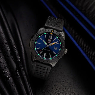 Pacific Diver, 44 mm, Taucheruhr - 3123.B	, UV Shot mit grünen und orangenen Leuchtröhren