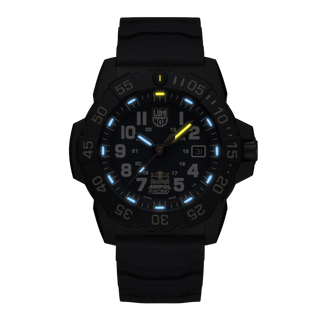 Navy SEAL Limited Edition Red Bull Racing, 45mm, Dive Watch - 3501.ARB.N	, Nachtansicht mit grünen und orangenen Leuchtröhren