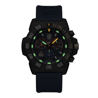 Red Bull Racing Limited Edition, 45 mm, Militäruhr - 3581.ARB.N	, Nachtansicht mit grünen und orangenen Leuchtröhren