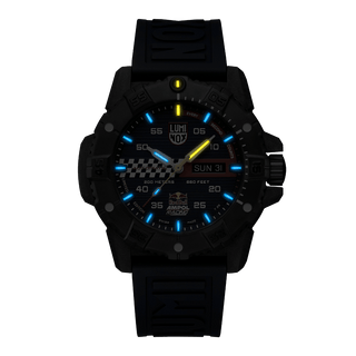 Red Bull Racing Automatic, Limited Edition, 45 mm, Outdoor Uhr - 3863.ARB	, Nachtansicht mit grünen und orangenen Leuchtröhren