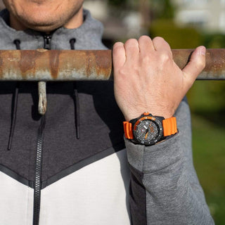 Bear Grylls Survival, 42 mm, Taucheruhr - 3729.NGU, Outdoor Uhr getragen