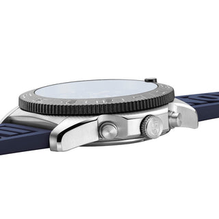 Pacific Diver Chronograph, 44 mm, Diver Watch - 3143, Seitenansicht mit Krone und Kautschuk Armband