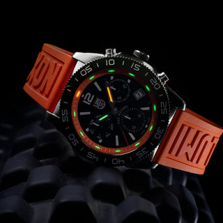 Pacific Diver Chronograph, 44 mm, Diver Watch - 3149, UV Shot mit grünen und orangenen Leuchtröhren