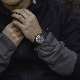 Bear Grylls Survival, 42 mm, Taucheruhr - 3729, Uhr getragen