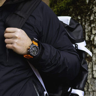 Bear Grylls Survival, 45 mm, Chronograph mit Kompass - 3749, Uhr getragen